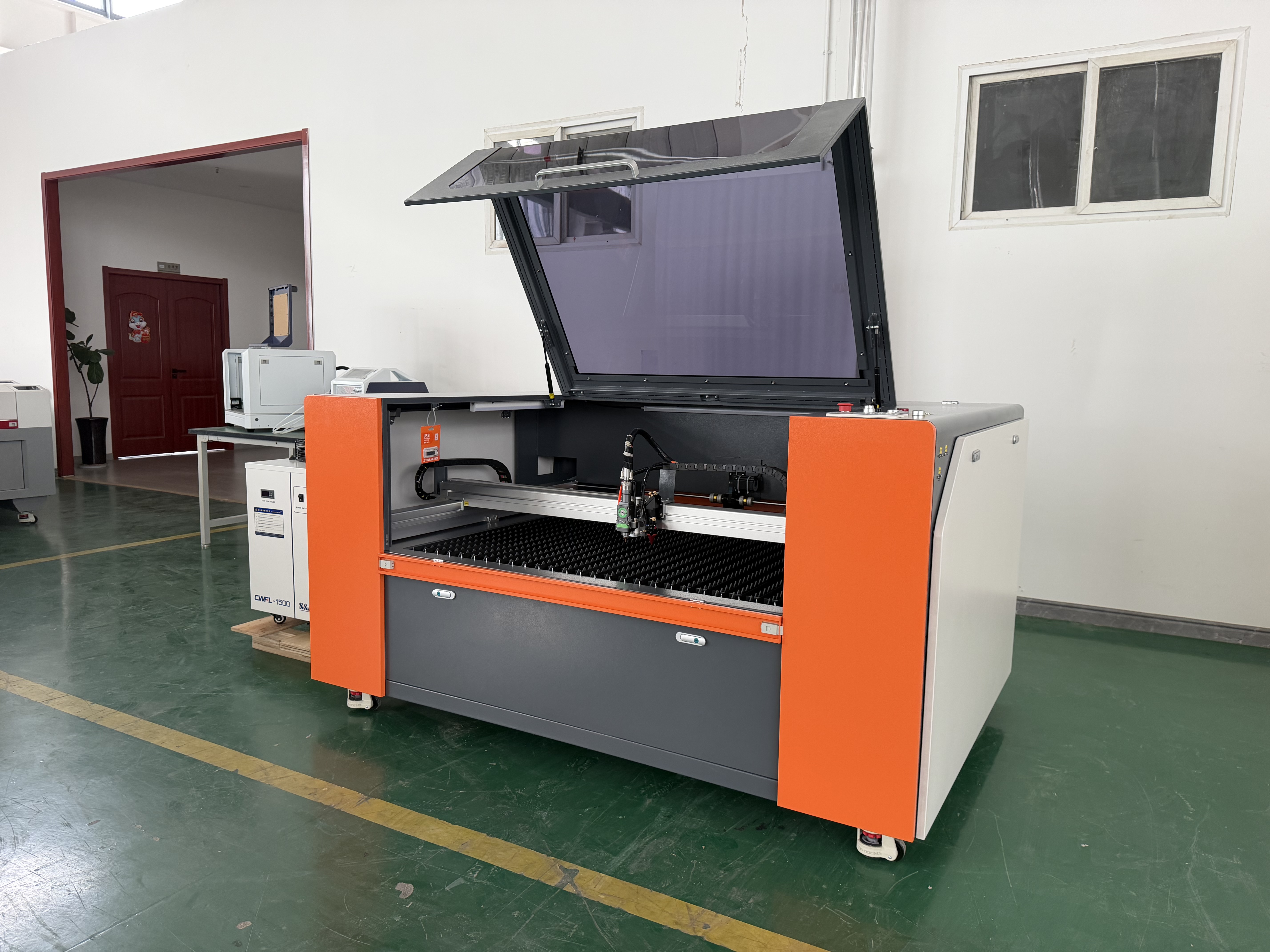 Enclosed Type Mixed Laser Cutting Machine Fiber Laser 1200w 1500w CO2 Laser 130w for Metal Nonmetal Materials