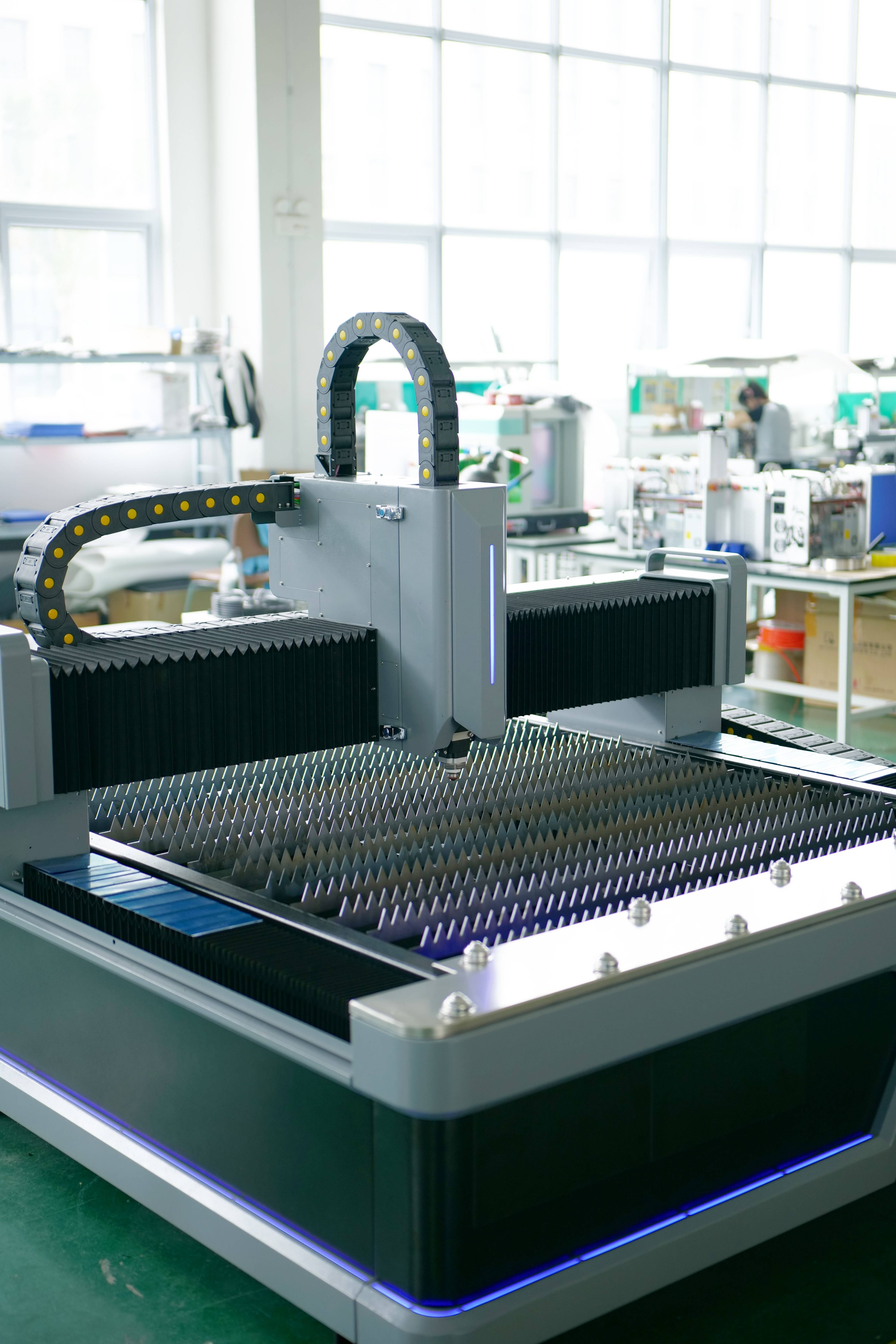 1500w 2000w 3000w 6000w Fiber Laser Cutting Machine For Metal Sheet 3000*1500mm