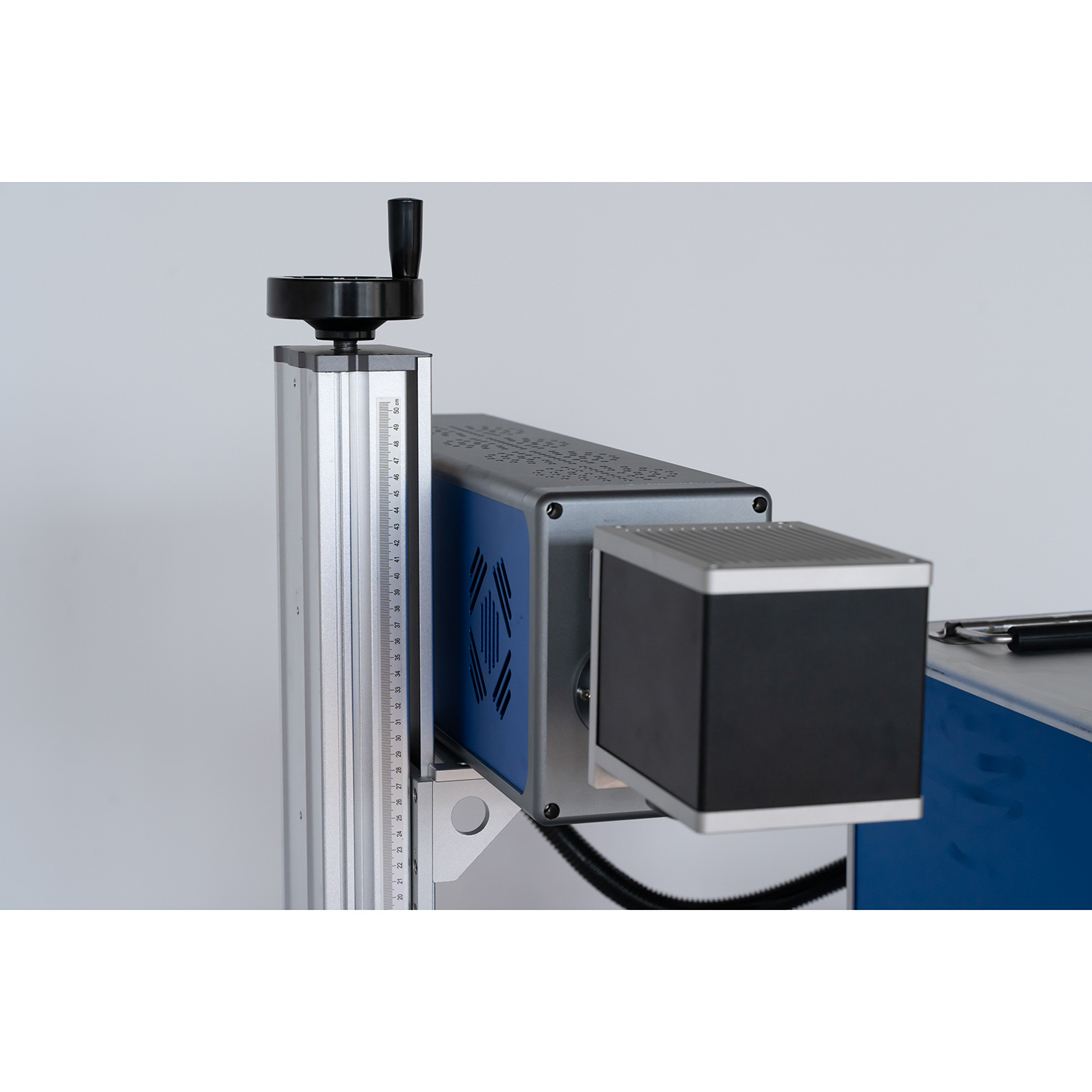 Portable China DAVI 30W 35W CO2 RF Laser Marking Engraving Machine