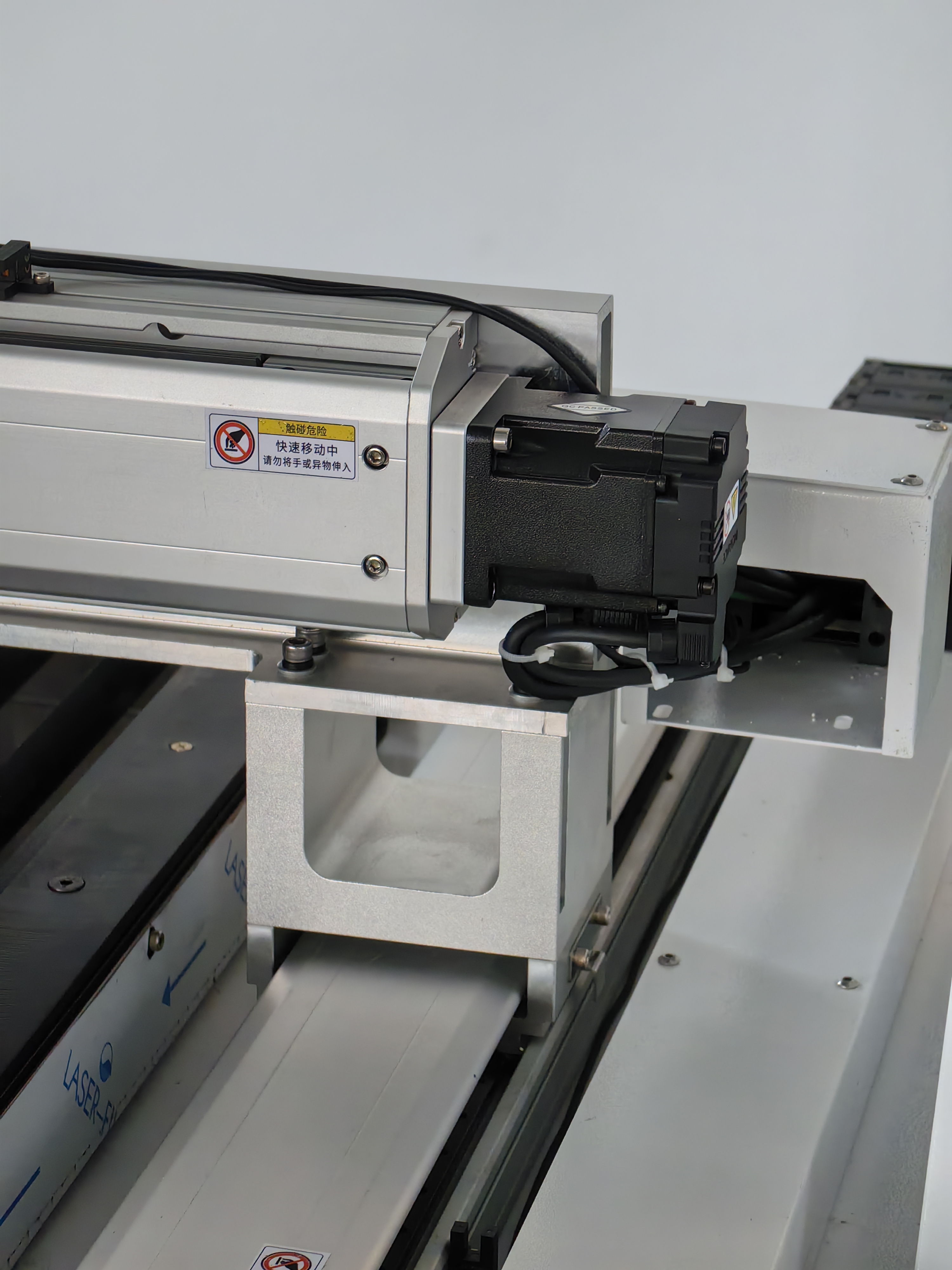 1500W 2000W 3000W Small Fiber Laser Cutting Machine High Speed Laser Cutter