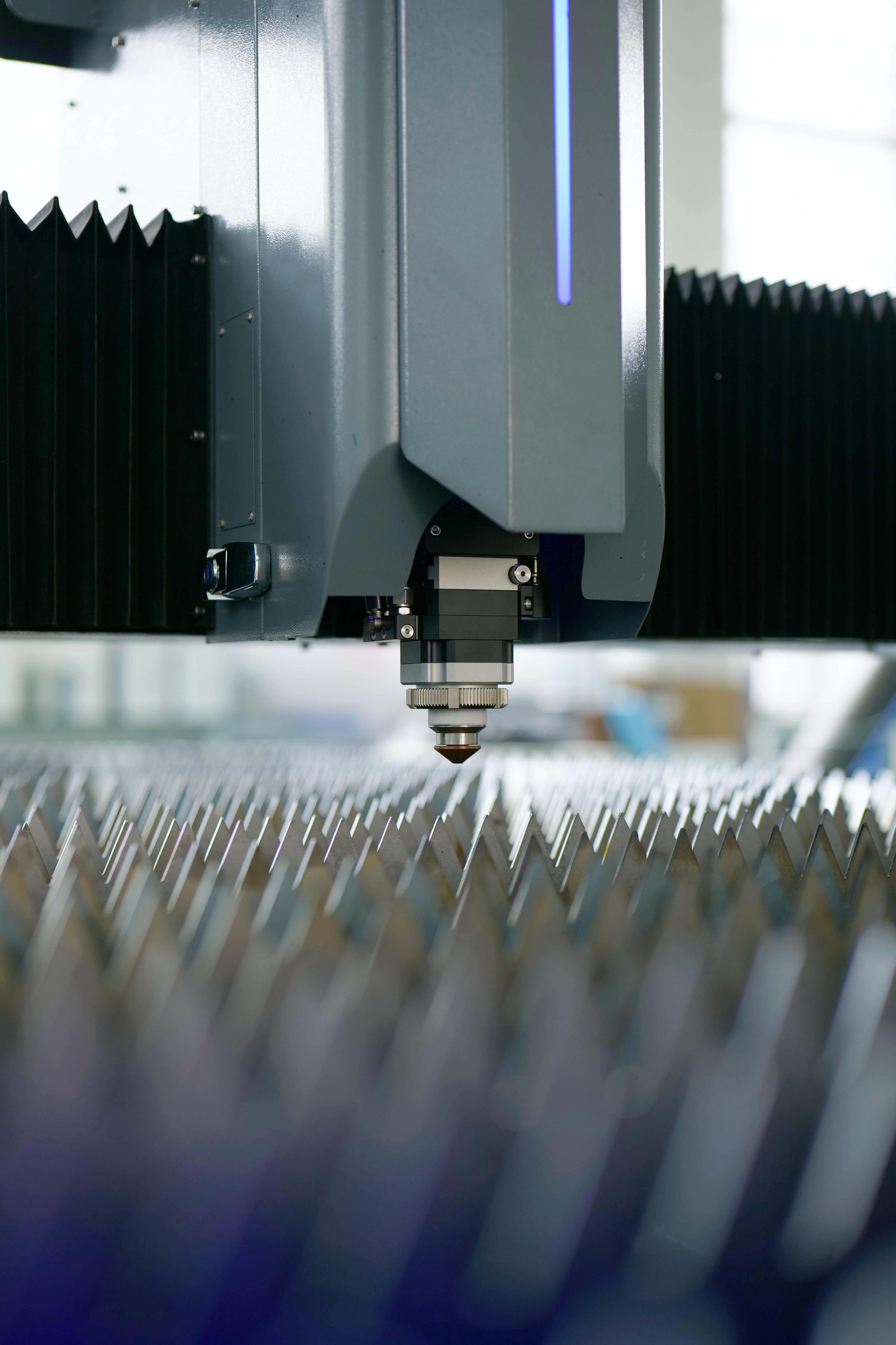 1500w 2000w 3000w 6000w Fiber Laser Cutting Machine For Metal Sheet 3000*1500mm